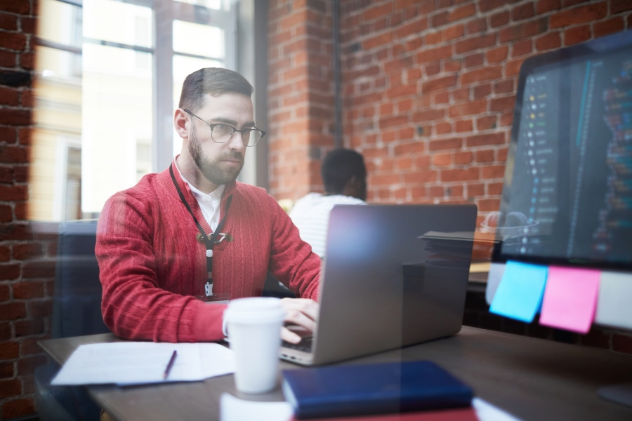 A Pompano Beach Remote IT worker experiencing the benefits of remote IT support